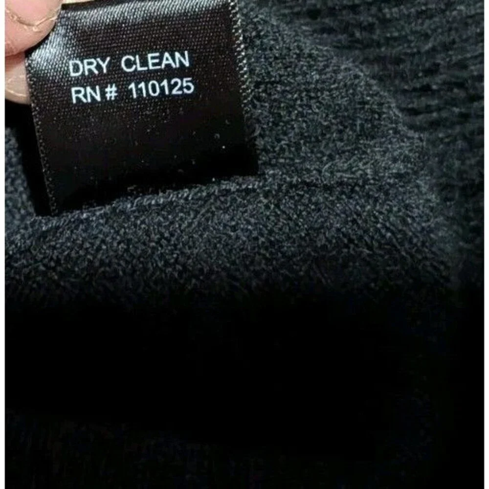 QI New York Cashmere Men's Black Solid V-Neck Pullover Sweater Sz Medium